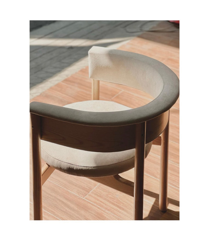 The Rounded Dining Chair